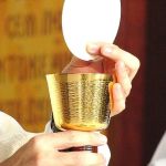 Le Dieu Tout-Autre se rend Eucharistie pour la communion